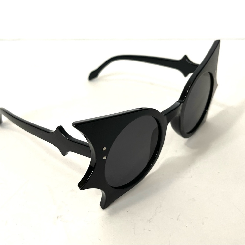 New Black Bat Wing Oversized Sunglasses Retro Goth Punk Vampire Bat UV 400
